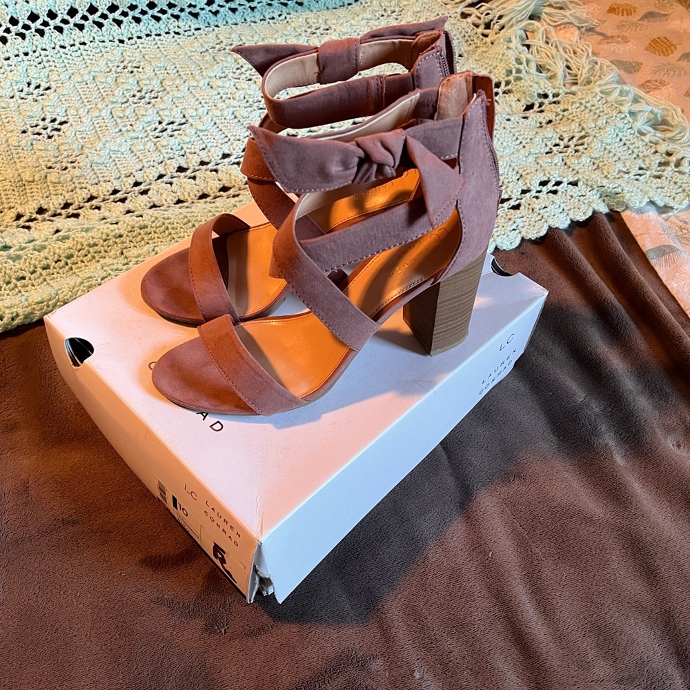 Lauren Conrad Mauve Girlfriend Block open toe heel with Bow